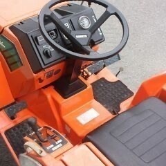 クボタ　XB-1 4wd 12馬力　トラクターの画像