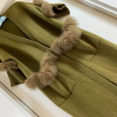 深緑カラー　リアルファーセータージャケットコートの画像