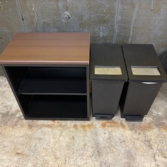 棚、イス、ゴミ箱の3点セット！の画像