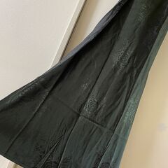 【新品】ノースリーブワンピース　黒　花柄　サテンの画像