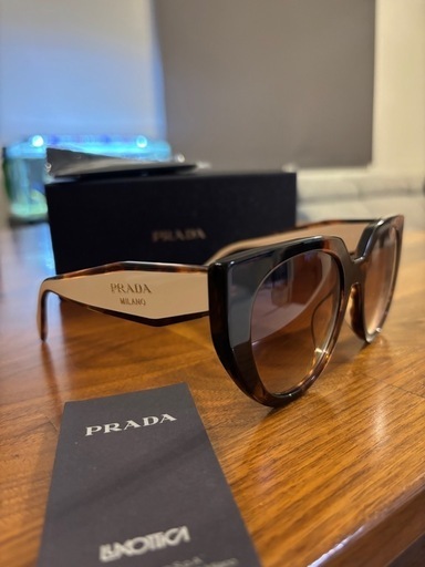 PRADAサングラス