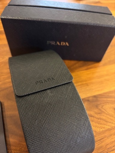 PRADAサングラス
