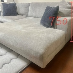 寝心地良い3人掛けソファ(クッション付き)の画像