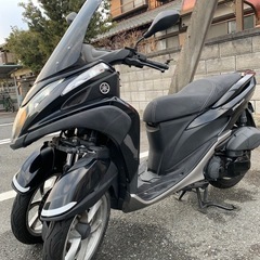 Yamaha Tricity ブラック三輪スクーターの画像