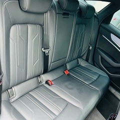 アウディ　A6 セダン　Sラインパッケージ　ディーゼル　 クワトロスポーツ　車体の画像