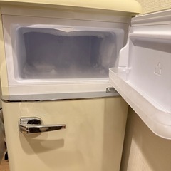 冷蔵庫 小型 一人暮らし おしゃれ 2ドア 81Lレトロ ひとり暮らし 庫内灯付 製氷皿付 ガラス棚 ミニ冷蔵庫 小型冷蔵庫 温度調節 冷凍冷蔵庫の画像