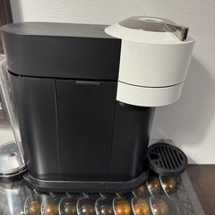 (1年以内)ネスプレッソ コーヒーメーカー ブラック/ホワイト(コーヒーテーブル付き)の画像
