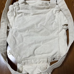 アイボリー色　くたくたが可愛いリュックサックの画像