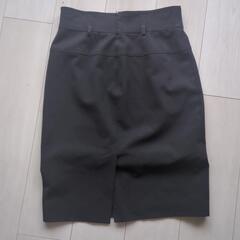 MARELLA SPORT タイトスカート　膝丈　黒のタイト 後ろスリット付きの画像