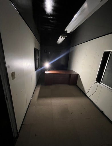 お引き取り限定茨城県筑西市• 長さ5.4M 中古プレハブ　事務所等に
