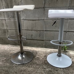 椅子2脚の画像