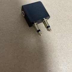 変換アダプタ飛行機ヘッドホンイヤホンとiPhoneイヤホン系とオーディオケーブルとの画像
