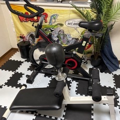 フィットネスバイクと腹筋ベンチ（ジャンク品）の画像