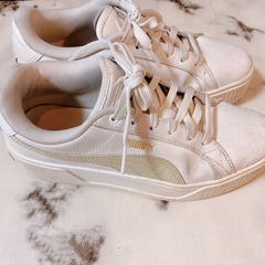 PUMA カルメン L 厚底スニーカー　24.0の画像