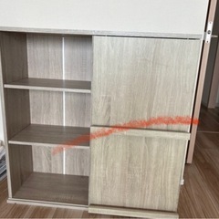 現金支払い　本棚の画像