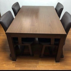 ダイニングテーブルこたつ、回転椅子付き　4人掛けの画像