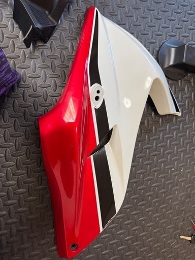 cb400sb アッパーカウル　フルセット　あまり出ない cb400sb アッパーカウルフルセットあまり出ない (妖怪ちいかわおじさん