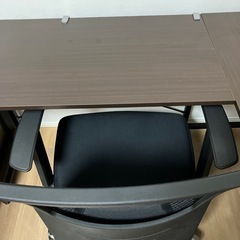 パソコンデスクとチェアの画像