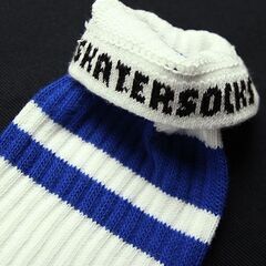 (2743) SkaterSocks (スケーターソックス) ロングソックス 靴下 男女兼用 ソックス チューブソックス Knee high White tube socks with Royal Blue stripes style 3 (22インチ) スケボー SK8の画像