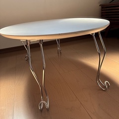 楕円形折りたたみテーブルの画像