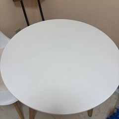 カフェテーブルとチェア3点セットの画像