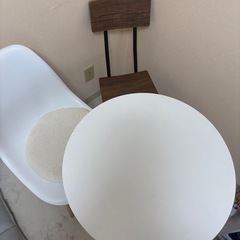 カフェテーブルとチェア3点セットの画像