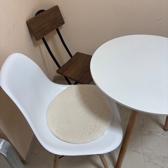 カフェテーブルとチェア3点セットの画像