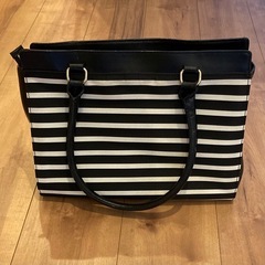 ケイトスペード トートバッグ ハンドバッグ 黒 白 ボーダー バッグ かばんの画像