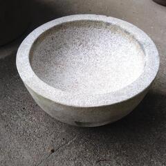 石の水鉢　シンプルな分きれいな形が引き立ちます　高額品　格安　の画像