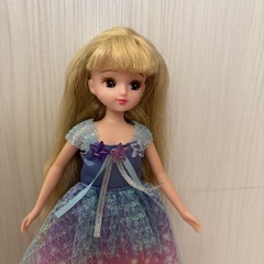 リカちゃん人形と洋服と小物の画像