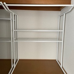 押入れ収納棚ハンガーパイプ付きの画像
