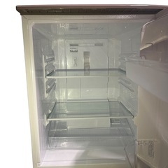 【メ0724-12】光沢あり高級感‼️SHARP 冷蔵庫　2020年の画像