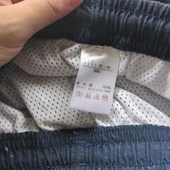 メンズ　水着　黒と紫の花柄ショートパンツの画像