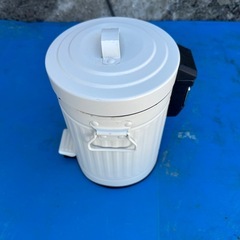 ゴミ箱　小の画像
