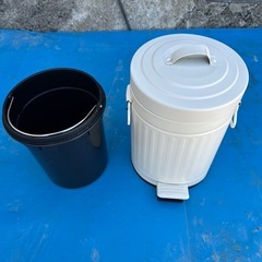 ゴミ箱　小の画像