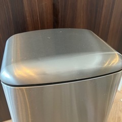 ペダル式ステンレスゴミ箱　30L（45Lゴミ袋対応）　の画像