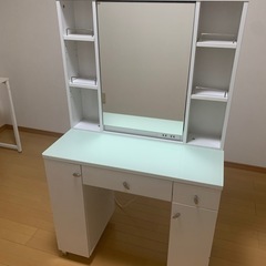 ニトリドレッサーの画像