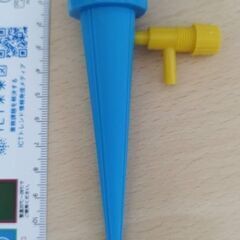 余裕の6本　夏場に欠かせない蛇口付きで水量が自由に調整可能の給水キャップ！の画像