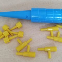 余裕の6本　夏場に欠かせない蛇口付きで水量が自由に調整可能の給水キャップ！の画像