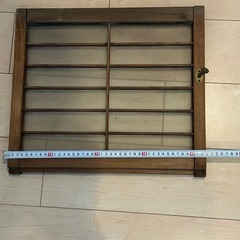 古民家の小さな引戸の画像