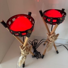 和風LEDかがり火ランプ2個｜木製三脚｜炎風ライト｜和空間・店舗装飾に最適の画像
