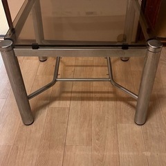 ガラステーブルの画像