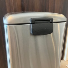 ペダル式ステンレスゴミ箱　30L（45Lゴミ袋対応）　の画像