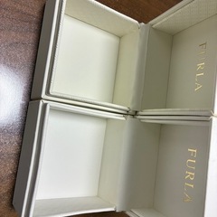 FURLA箱の画像