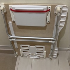 折りたたみテーブルの画像