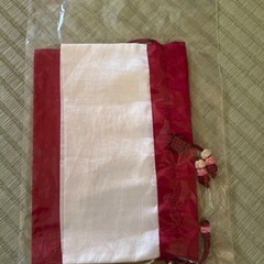 刺繍がポーチと紅白の巾着　2点セットの画像
