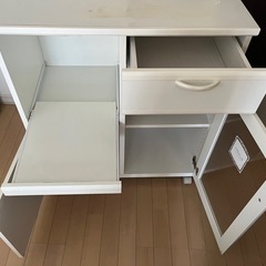 決まりました　食器棚　炊飯器とレンジ置けますの画像