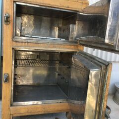 A4405　昭和レトロ　木製冷蔵庫　インテリア　アンティーク　古民具　当時物　古民家　ディスプレイ　現状品の画像