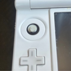 【候補者とお話中】引き取り限定　本日対応で2000円引き　3DSLL ＋おまけ　4GBのSDカード付きの画像