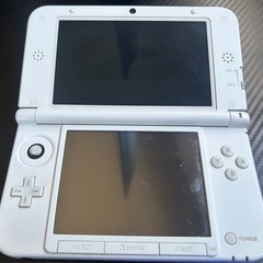 【候補者とお話中】引き取り限定　本日対応で2000円引き　3DSLL ＋おまけ　4GBのSDカード付きの画像